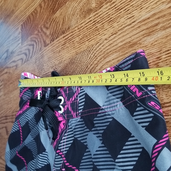 (30) Skin Industries Men's Board Shorts l Large Plaid Print Swim Surf Pool - Picture 7 of 10